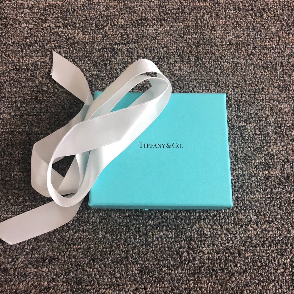 Tiffany Jewelry box with dust bag and bow